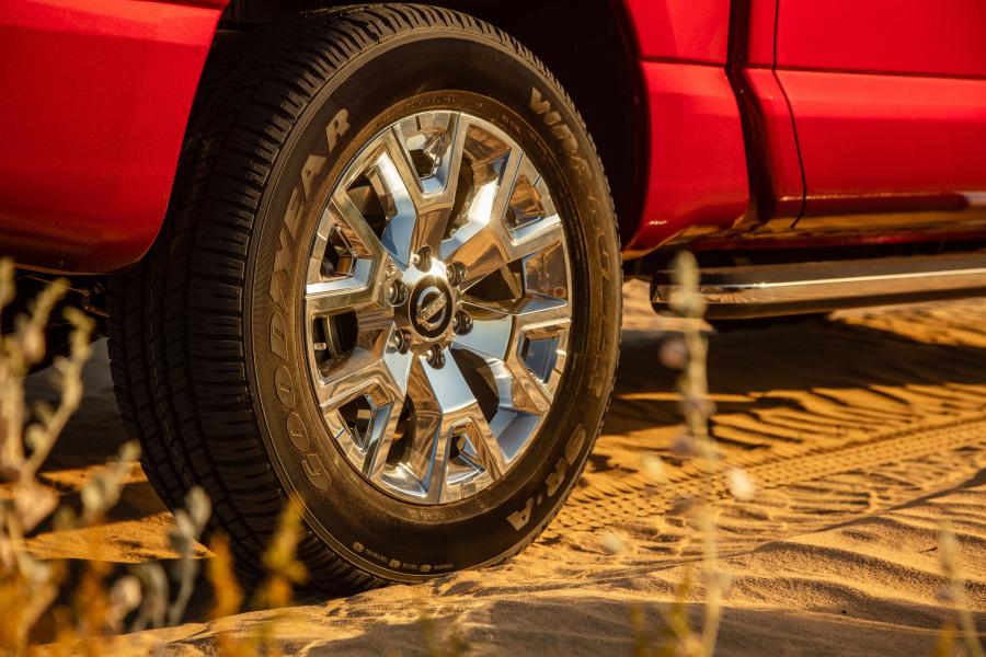 Колеса Nissan Titan SL Crew Cab 2019 года  (фото 12 из 29)